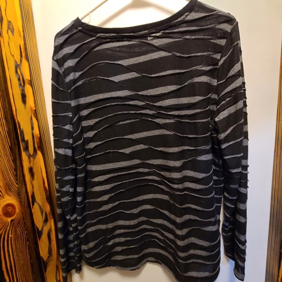 Simply Vera Vera Wang long sleeve black and gray Blouse size PXL - Picture 2 of 5